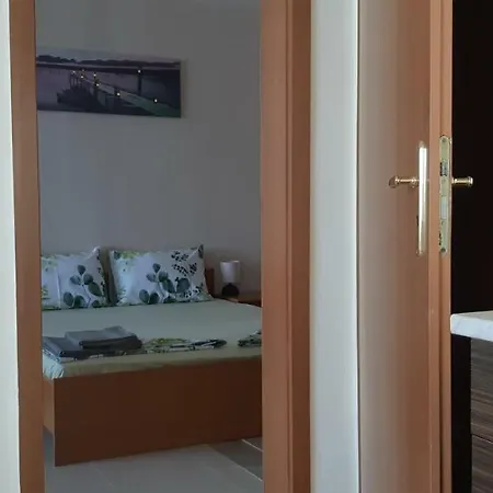 Апартамент Рени Apartment *
