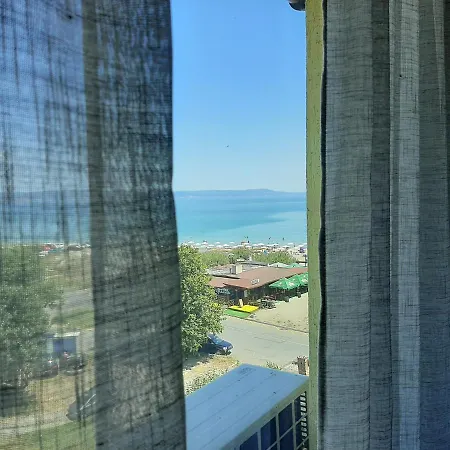 Апартамент Рени Pomorie